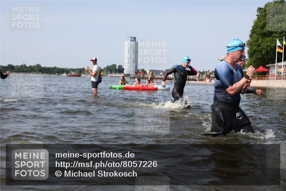 22.06.2025 - Viking Triathlon Michael Strokosch http://msf.ph/oto/8057226 22.06.2025 10:34:43 Schwimmen 77, 114, 161, 247, 284, 323, 341, 434, 546, 550 meine-sportfotos.de