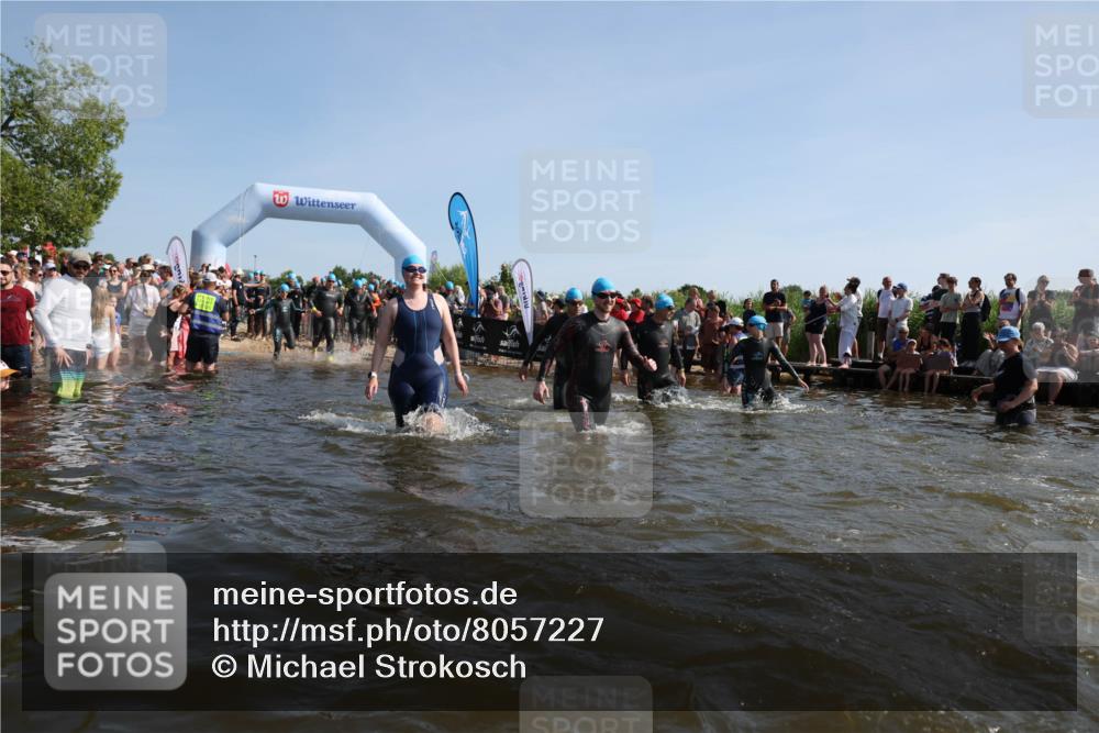 22.06.2025 - Viking Triathlon Michael Strokosch http://msf.ph/oto/8057227 22.06.2025 10:08:23 Schwimmen 37, 48, 69, 97, 133, 140, 222, 225, 364, 406, 499, 518, 638 meine-sportfotos.de