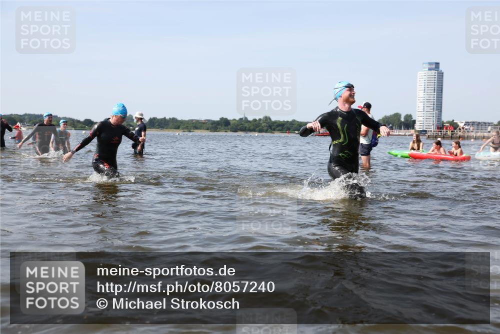 22.06.2025 - Viking Triathlon Michael Strokosch http://msf.ph/oto/8057240 22.06.2025 10:34:45 Schwimmen 17, 43, 77, 114, 161, 247, 284, 323, 341, 434, 550 meine-sportfotos.de
