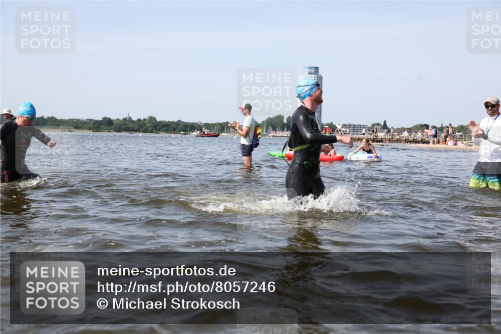 22.06.2025 - Viking Triathlon Michael Strokosch http://msf.ph/oto/8057246 22.06.2025 10:34:45 Schwimmen 17, 43, 77, 114, 161, 247, 284, 323, 341, 434, 550 meine-sportfotos.de