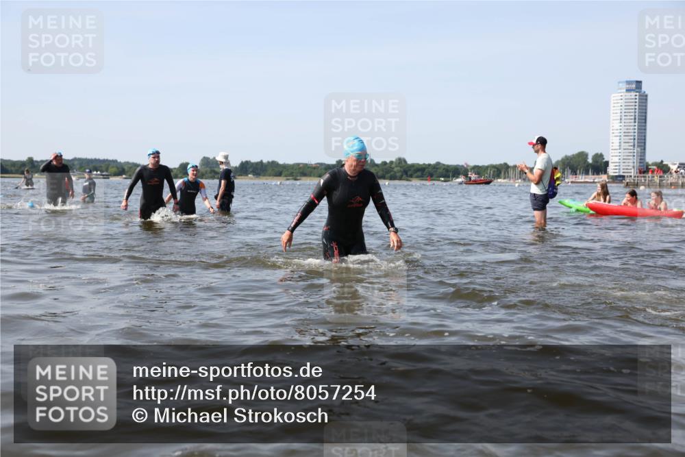 22.06.2025 - Viking Triathlon Michael Strokosch http://msf.ph/oto/8057254 22.06.2025 10:34:46 Schwimmen 17, 43, 77, 114, 161, 247, 284, 323, 341, 434, 550 meine-sportfotos.de