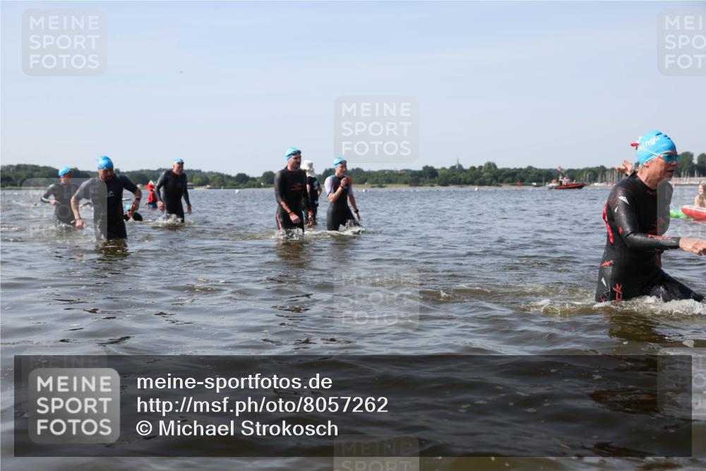 22.06.2025 - Viking Triathlon Michael Strokosch http://msf.ph/oto/8057262 22.06.2025 10:34:48 Schwimmen 17, 43, 77, 114, 161, 247, 284, 323, 341, 434, 548, 550 meine-sportfotos.de