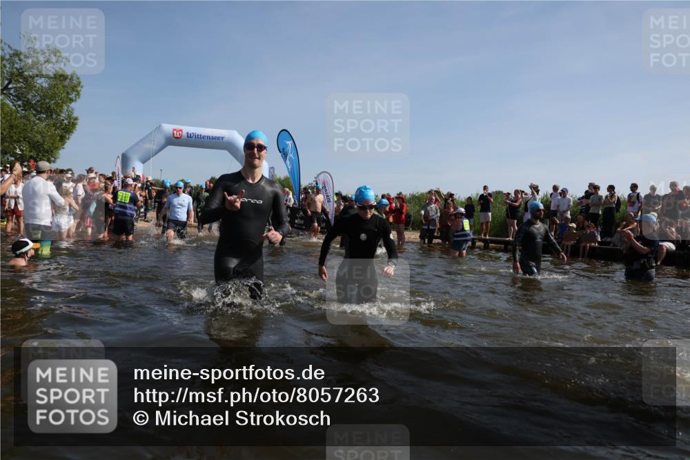 22.06.2025 - Viking Triathlon Michael Strokosch http://msf.ph/oto/8057263 22.06.2025 10:08:38 Schwimmen 71, 136, 166, 234, 246, 303, 305, 319, 357, 360, 459, 470, 472, 481, 490, 542, 656 meine-sportfotos.de