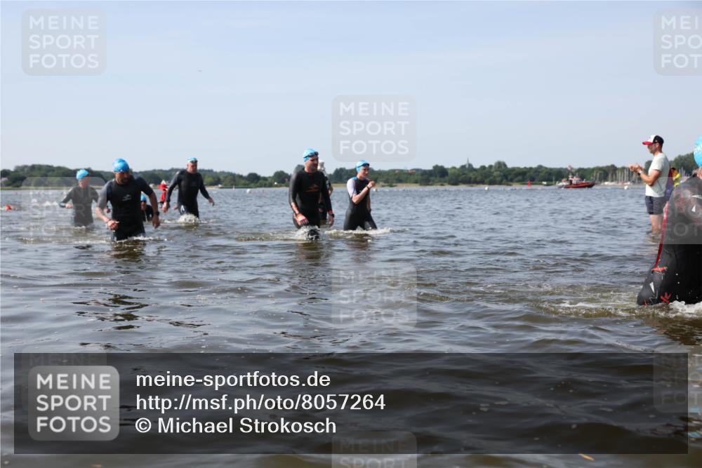 22.06.2025 - Viking Triathlon Michael Strokosch http://msf.ph/oto/8057264 22.06.2025 10:34:48 Schwimmen 17, 43, 77, 114, 161, 247, 284, 323, 341, 434, 548, 550 meine-sportfotos.de