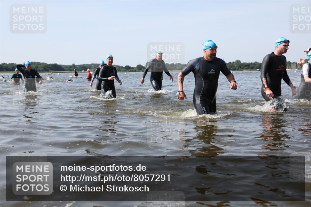 22.06.2025 - Viking Triathlon Michael Strokosch http://msf.ph/oto/8057291 22.06.2025 10:34:52 Schwimmen 17, 43, 77, 114, 161, 284, 323, 434, 475, 495, 548, 550 meine-sportfotos.de