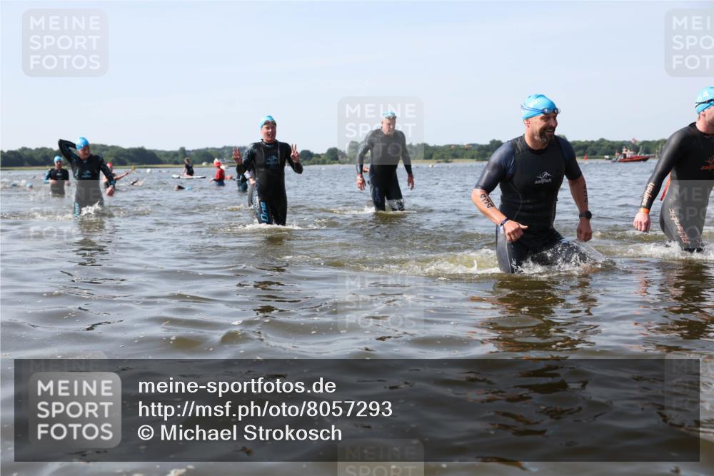 22.06.2025 - Viking Triathlon Michael Strokosch http://msf.ph/oto/8057293 22.06.2025 10:34:52 Schwimmen 17, 43, 77, 114, 161, 284, 323, 434, 475, 495, 548, 550 meine-sportfotos.de