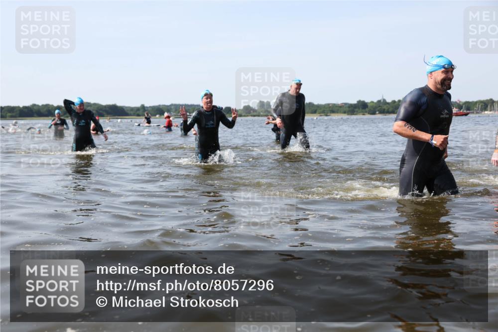 22.06.2025 - Viking Triathlon Michael Strokosch http://msf.ph/oto/8057296 22.06.2025 10:34:53 Schwimmen 17, 43, 77, 114, 161, 323, 434, 475, 495, 548, 550 meine-sportfotos.de