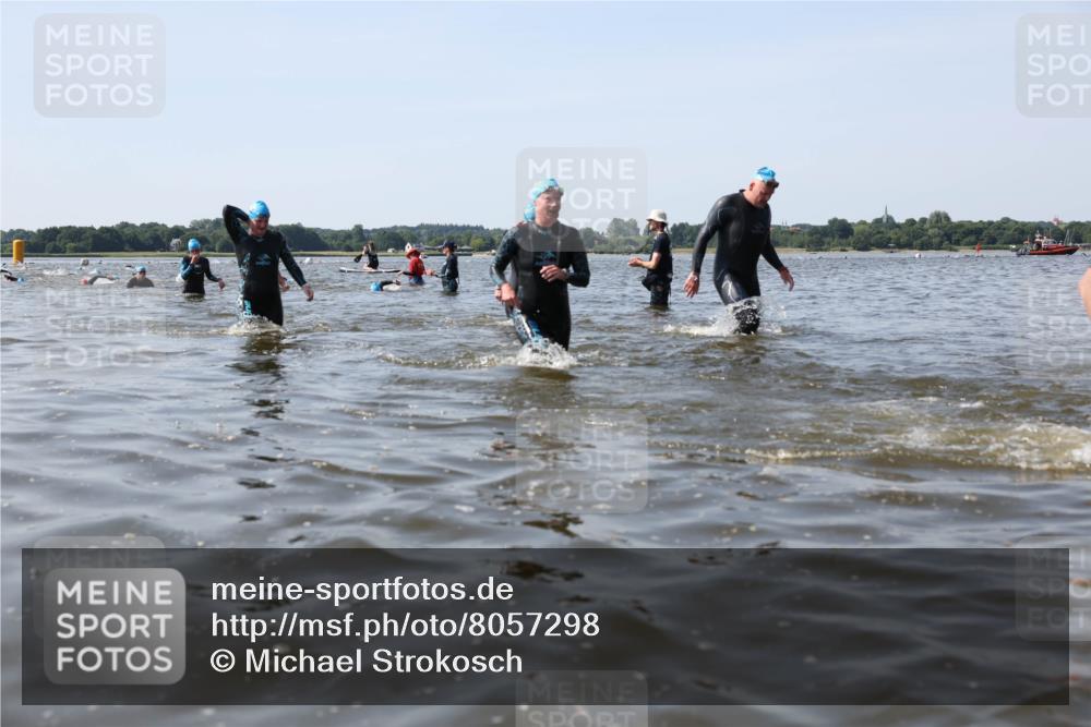 22.06.2025 - Viking Triathlon Michael Strokosch http://msf.ph/oto/8057298 22.06.2025 10:34:53 Schwimmen 17, 43, 77, 114, 161, 323, 434, 475, 495, 548, 550 meine-sportfotos.de