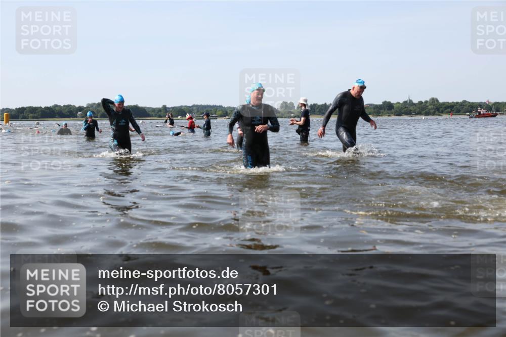 22.06.2025 - Viking Triathlon Michael Strokosch http://msf.ph/oto/8057301 22.06.2025 10:34:53 Schwimmen 17, 43, 77, 114, 161, 323, 434, 475, 495, 548, 550 meine-sportfotos.de