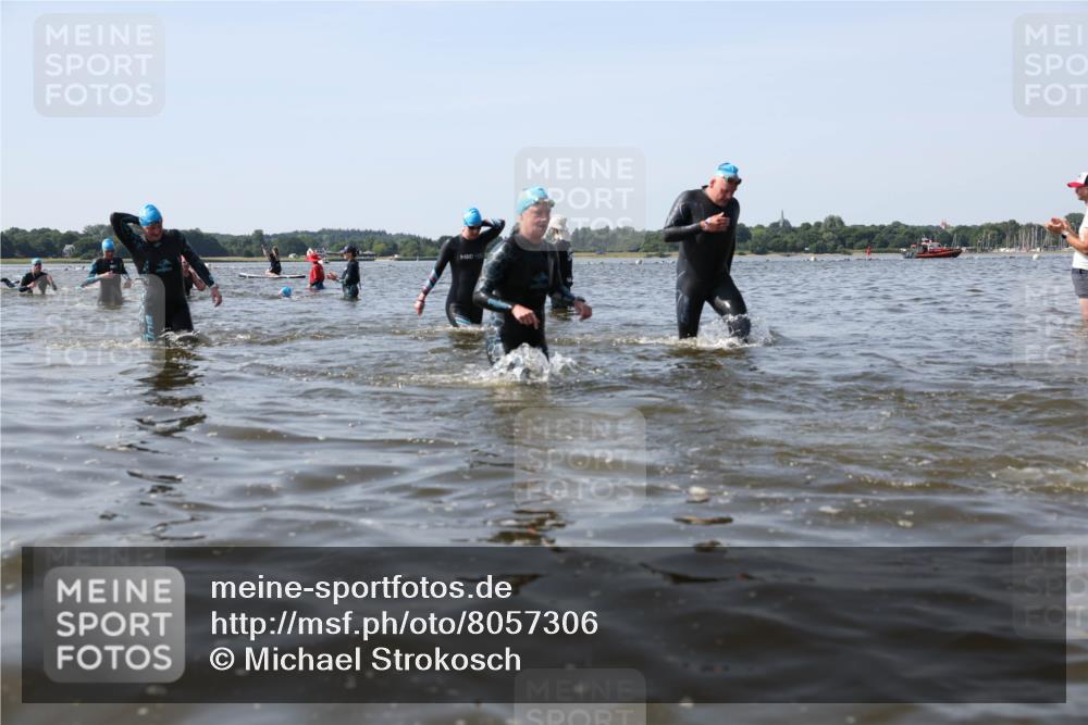 22.06.2025 - Viking Triathlon Michael Strokosch http://msf.ph/oto/8057306 22.06.2025 10:34:54 Schwimmen 17, 43, 77, 161, 434, 475, 495, 548, 550 meine-sportfotos.de