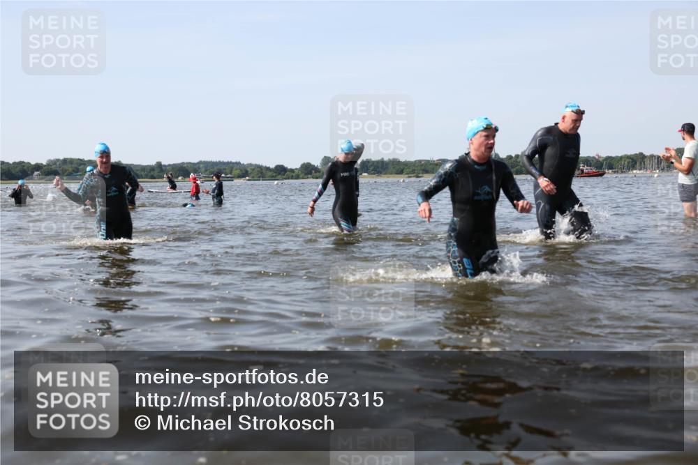 22.06.2025 - Viking Triathlon Michael Strokosch http://msf.ph/oto/8057315 22.06.2025 10:34:55 Schwimmen 17, 43, 77, 161, 434, 475, 495, 548 meine-sportfotos.de