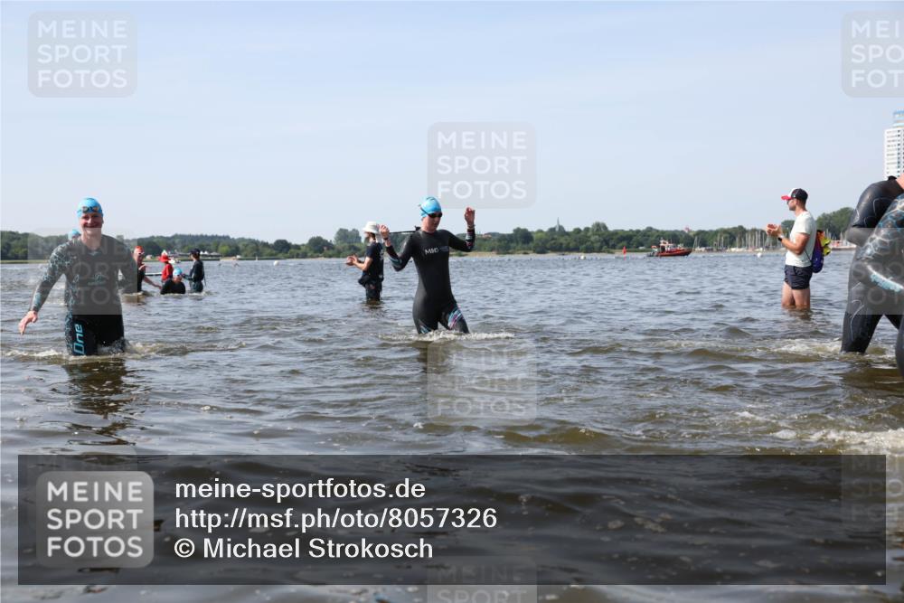 22.06.2025 - Viking Triathlon Michael Strokosch http://msf.ph/oto/8057326 22.06.2025 10:34:57 Schwimmen 17, 43, 77, 161, 434, 475, 495, 548, 660 meine-sportfotos.de