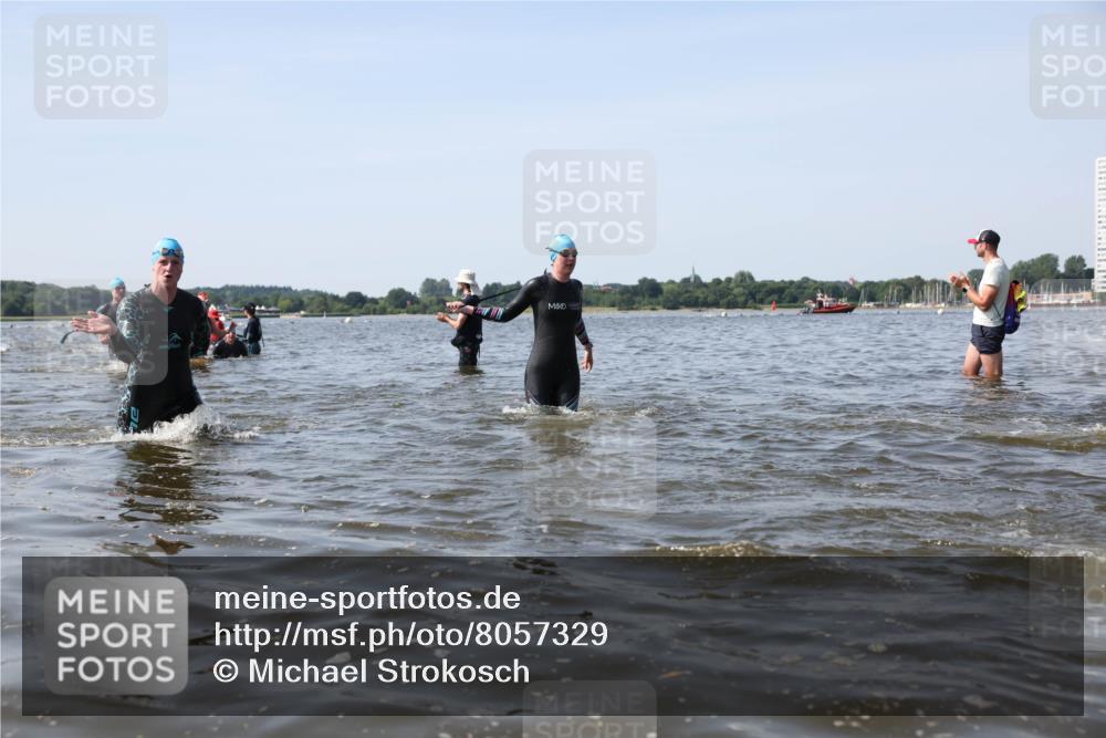 22.06.2025 - Viking Triathlon Michael Strokosch http://msf.ph/oto/8057329 22.06.2025 10:34:57 Schwimmen 17, 43, 77, 161, 434, 475, 495, 548, 660 meine-sportfotos.de