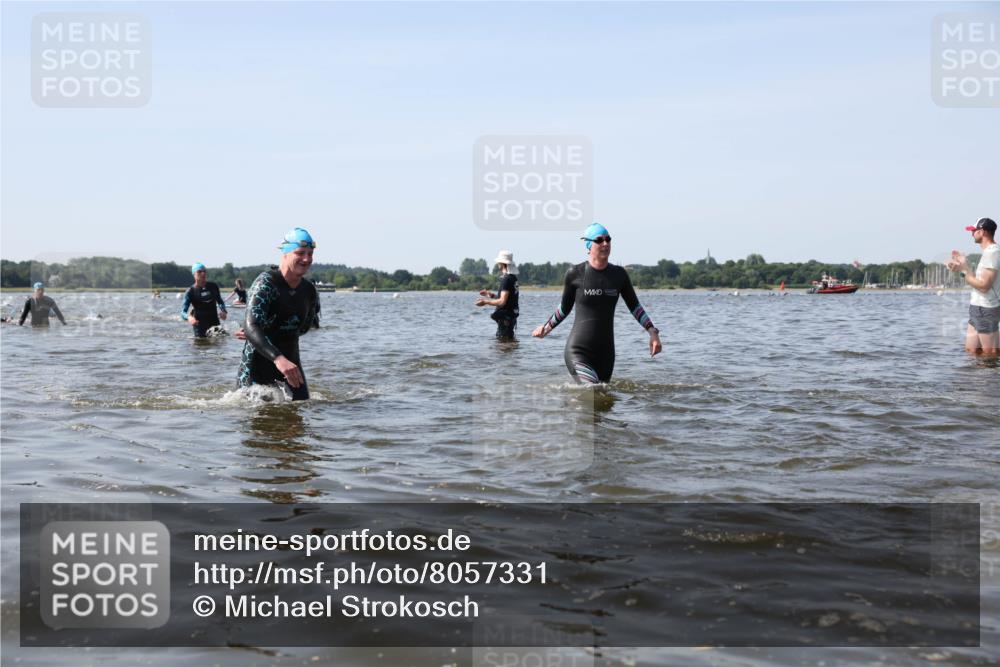 22.06.2025 - Viking Triathlon Michael Strokosch http://msf.ph/oto/8057331 22.06.2025 10:34:57 Schwimmen 17, 43, 77, 161, 434, 475, 495, 548, 660 meine-sportfotos.de