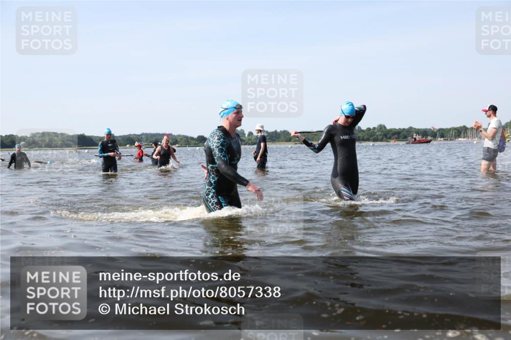 22.06.2025 - Viking Triathlon Michael Strokosch http://msf.ph/oto/8057338 22.06.2025 10:34:58 Schwimmen 17, 43, 77, 157, 161, 434, 475, 495, 548, 660 meine-sportfotos.de