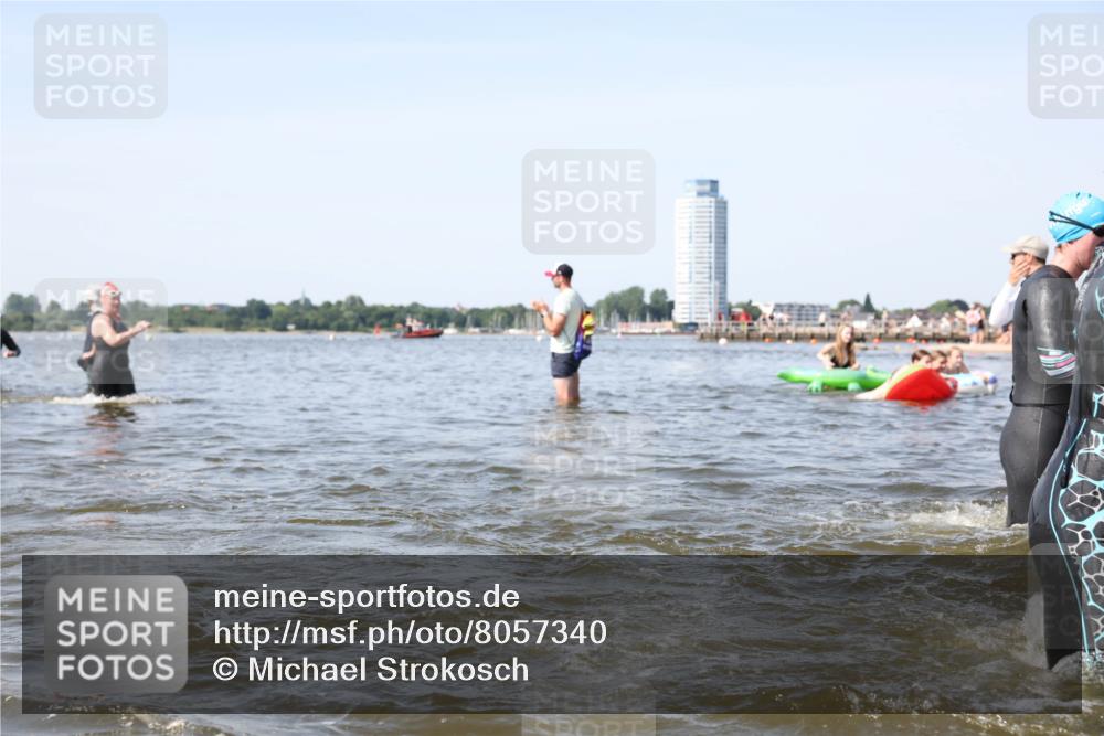 22.06.2025 - Viking Triathlon Michael Strokosch http://msf.ph/oto/8057340 22.06.2025 10:35:02 Schwimmen 17, 43, 139, 157, 161, 434, 475, 495, 548, 660 meine-sportfotos.de