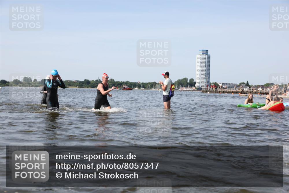 22.06.2025 - Viking Triathlon Michael Strokosch http://msf.ph/oto/8057347 22.06.2025 10:35:04 Schwimmen 17, 43, 139, 157, 475, 495, 548, 660 meine-sportfotos.de