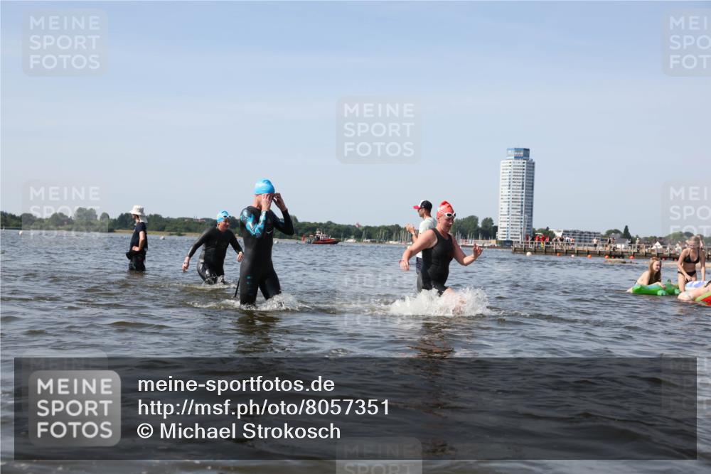 22.06.2025 - Viking Triathlon Michael Strokosch http://msf.ph/oto/8057351 22.06.2025 10:35:06 Schwimmen 17, 43, 139, 157, 296, 365, 475, 495, 548, 660 meine-sportfotos.de