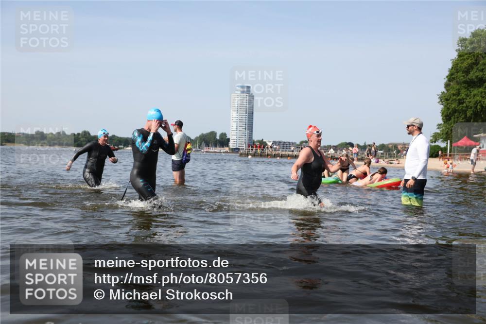 22.06.2025 - Viking Triathlon Michael Strokosch http://msf.ph/oto/8057356 22.06.2025 10:35:07 Schwimmen 139, 157, 296, 365, 475, 495, 548, 660 meine-sportfotos.de
