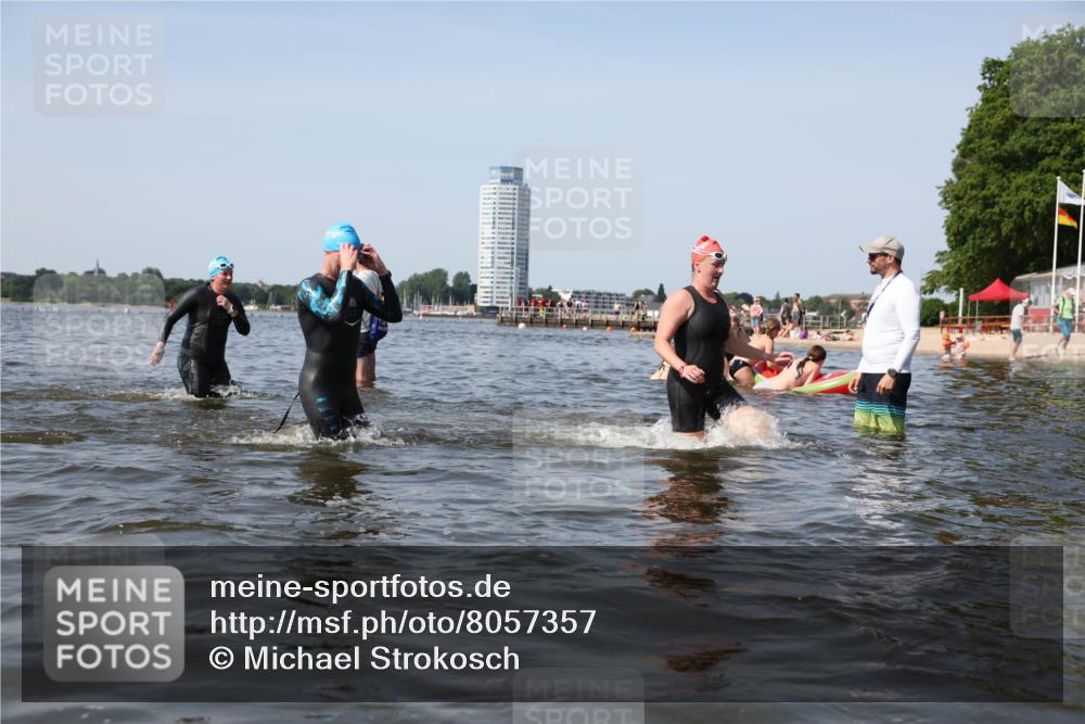 22.06.2025 - Viking Triathlon Michael Strokosch http://msf.ph/oto/8057357 22.06.2025 10:35:07 Schwimmen 139, 157, 296, 365, 475, 495, 548, 660 meine-sportfotos.de