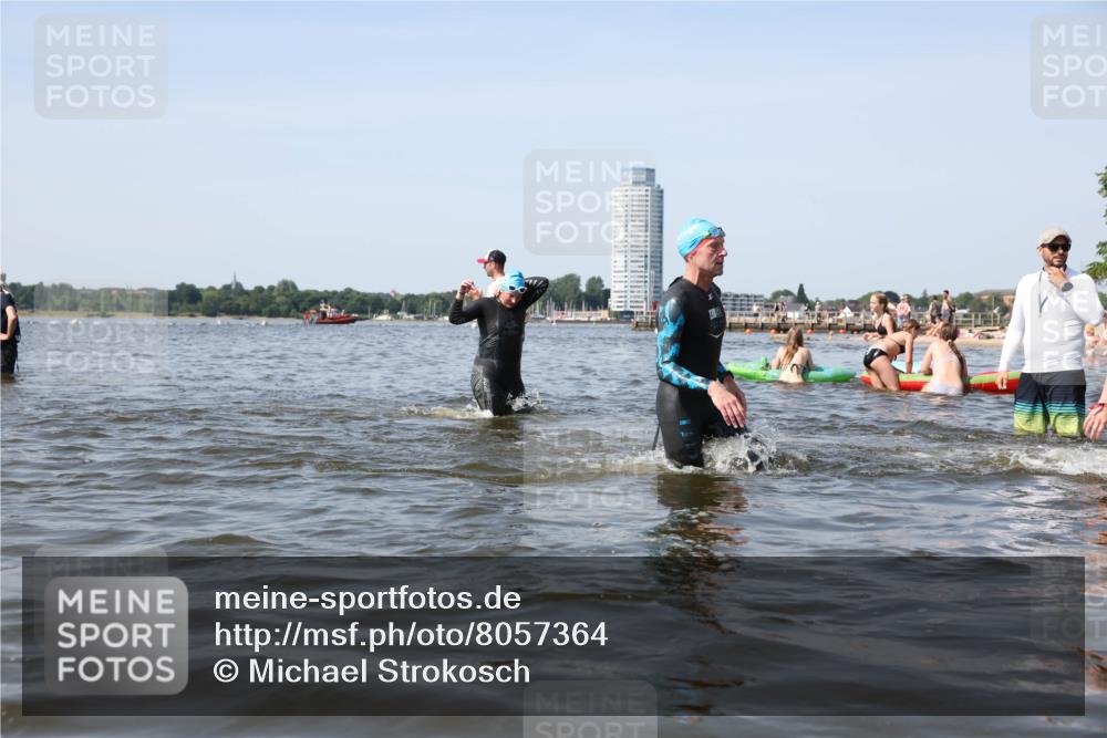 22.06.2025 - Viking Triathlon Michael Strokosch http://msf.ph/oto/8057364 22.06.2025 10:35:08 Schwimmen 139, 157, 204, 296, 365, 475, 495, 548, 660 meine-sportfotos.de