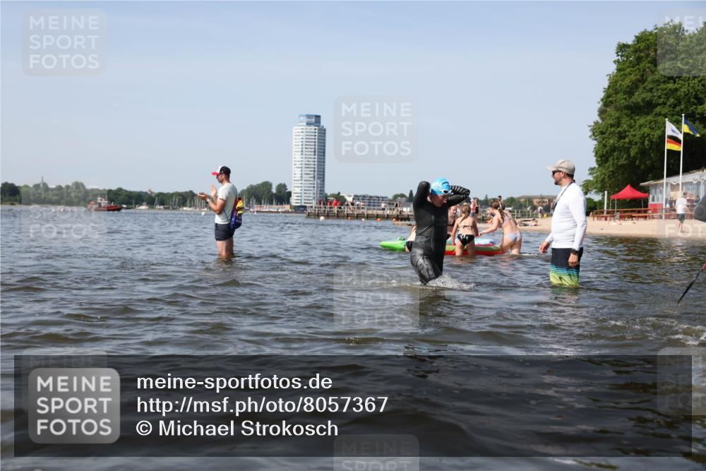 22.06.2025 - Viking Triathlon Michael Strokosch http://msf.ph/oto/8057367 22.06.2025 10:35:10 Schwimmen 139, 157, 204, 296, 365, 475, 495, 508, 660 meine-sportfotos.de