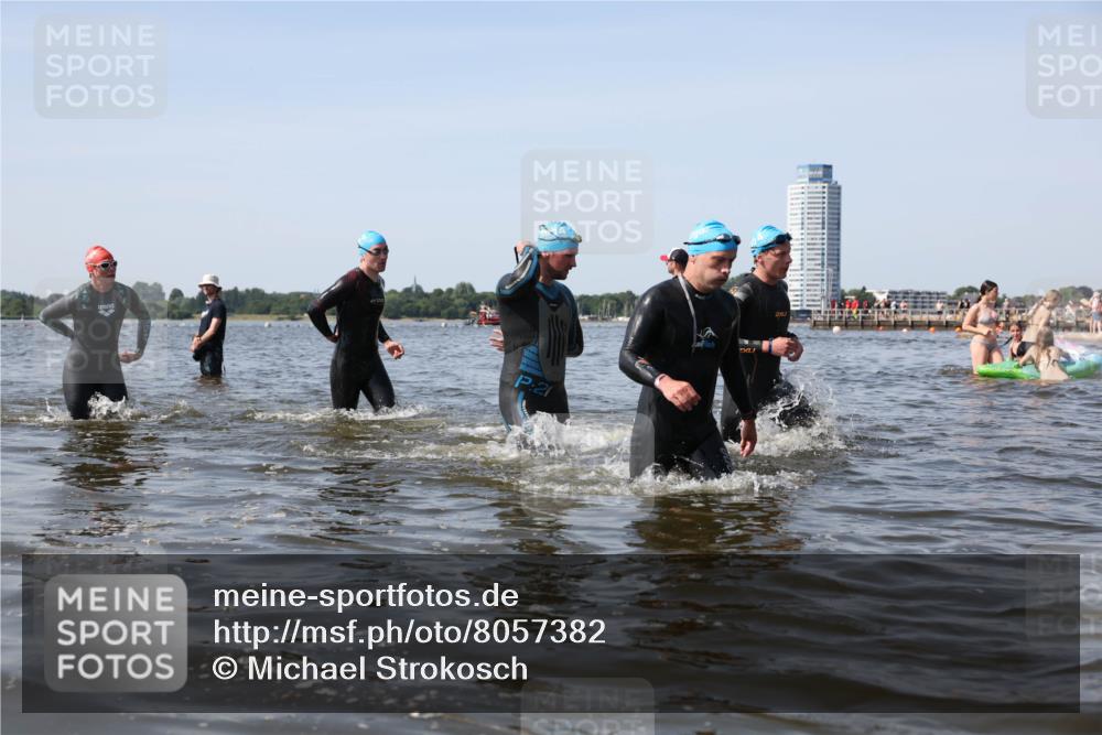 22.06.2025 - Viking Triathlon Michael Strokosch http://msf.ph/oto/8057382 22.06.2025 10:35:17 Schwimmen 139, 157, 204, 296, 320, 365, 395, 482, 508, 632, 660 meine-sportfotos.de