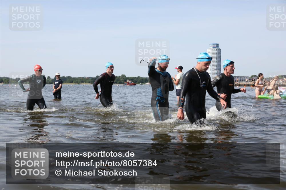 22.06.2025 - Viking Triathlon Michael Strokosch http://msf.ph/oto/8057384 22.06.2025 10:35:17 Schwimmen 139, 157, 204, 296, 320, 365, 395, 482, 508, 632, 660 meine-sportfotos.de