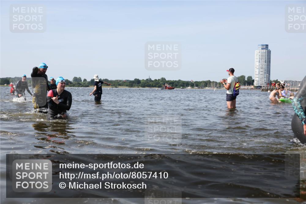22.06.2025 - Viking Triathlon Michael Strokosch http://msf.ph/oto/8057410 22.06.2025 10:35:23 Schwimmen 107, 127, 204, 296, 320, 365, 395, 482, 508, 632 meine-sportfotos.de