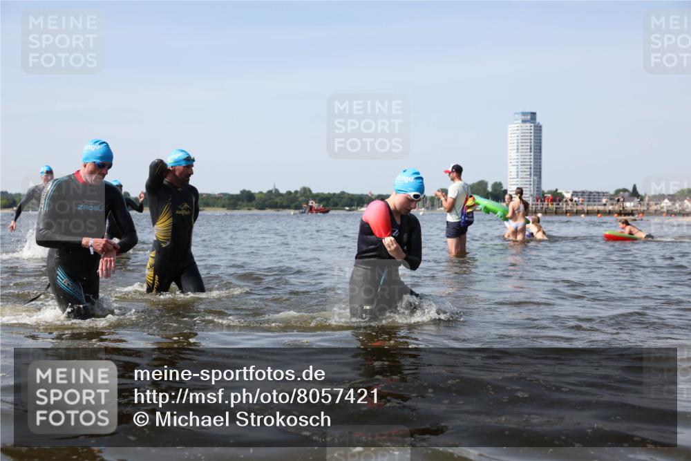 22.06.2025 - Viking Triathlon Michael Strokosch http://msf.ph/oto/8057421 22.06.2025 10:35:25 Schwimmen 107, 127, 204, 296, 320, 365, 395, 415, 482, 508, 632 meine-sportfotos.de