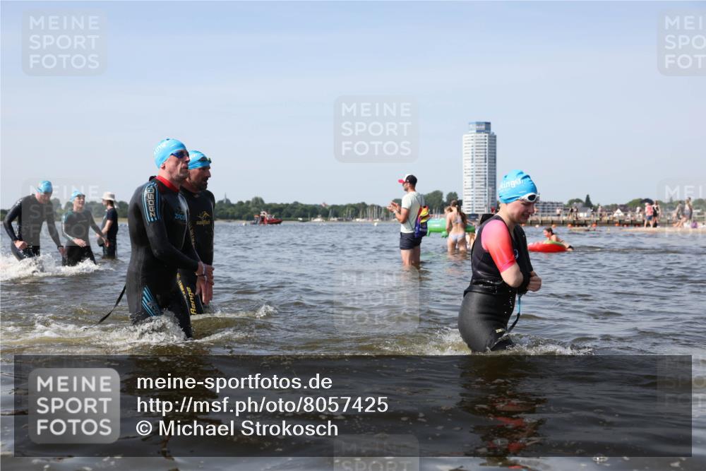 22.06.2025 - Viking Triathlon Michael Strokosch http://msf.ph/oto/8057425 22.06.2025 10:35:26 Schwimmen 107, 127, 134, 204, 296, 320, 365, 395, 415, 482, 508, 602, 632 meine-sportfotos.de