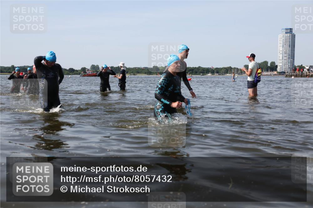 22.06.2025 - Viking Triathlon Michael Strokosch http://msf.ph/oto/8057432 22.06.2025 10:38:16 Schwimmen 61, 72, 89, 191, 209, 269, 447, 509, 535, 662 meine-sportfotos.de