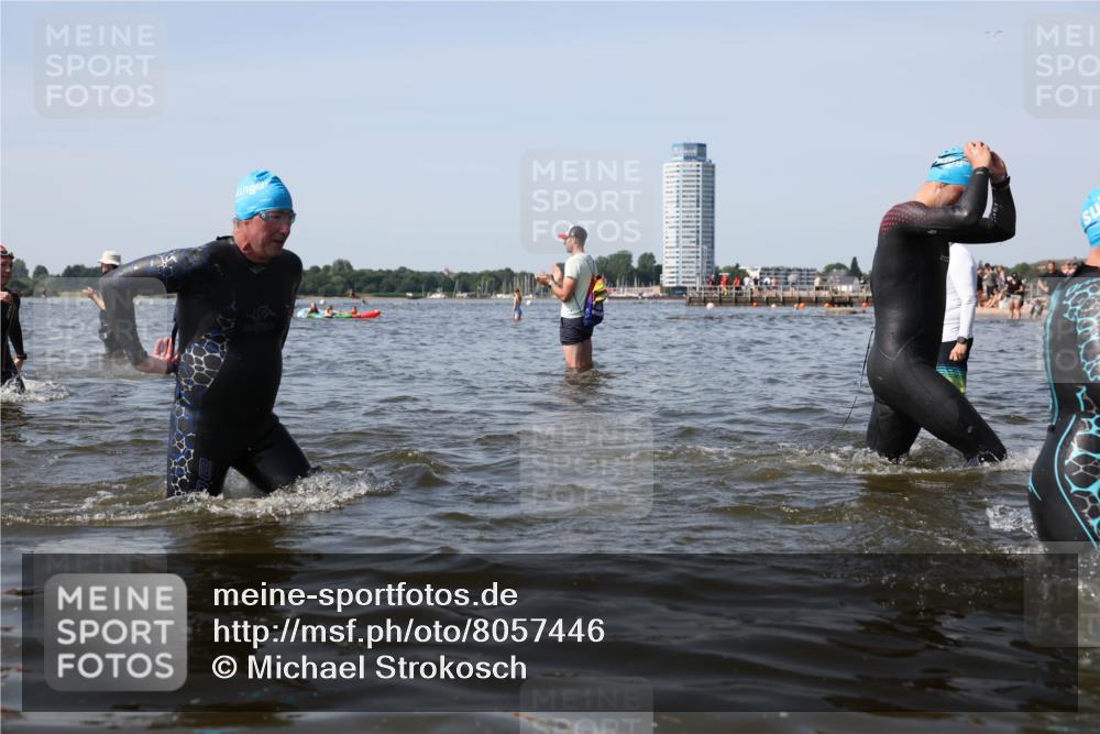 22.06.2025 - Viking Triathlon Michael Strokosch http://msf.ph/oto/8057446 22.06.2025 10:38:19 Schwimmen 61, 72, 89, 191, 209, 269, 398, 428, 447, 509, 535, 662 meine-sportfotos.de