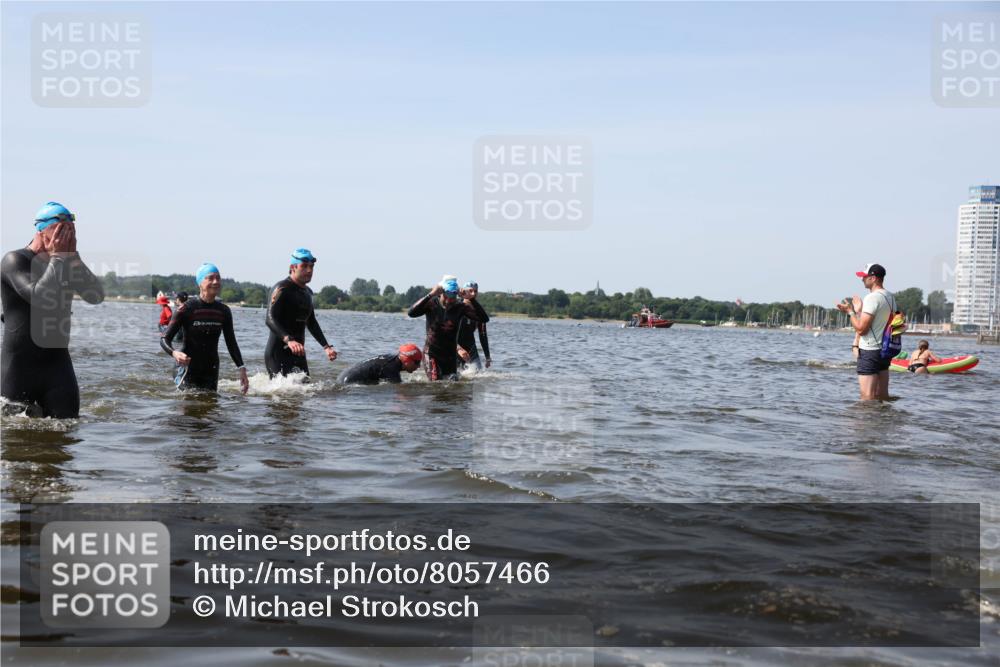 22.06.2025 - Viking Triathlon Michael Strokosch http://msf.ph/oto/8057466 22.06.2025 10:35:32 Schwimmen 20, 47, 62, 107, 127, 134, 154, 320, 395, 415, 482, 602, 632 meine-sportfotos.de