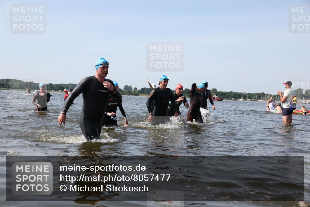 22.06.2025 - Viking Triathlon Michael Strokosch http://msf.ph/oto/8057477 22.06.2025 10:35:34 Schwimmen 20, 47, 62, 107, 127, 134, 154, 320, 395, 415, 482, 602 meine-sportfotos.de