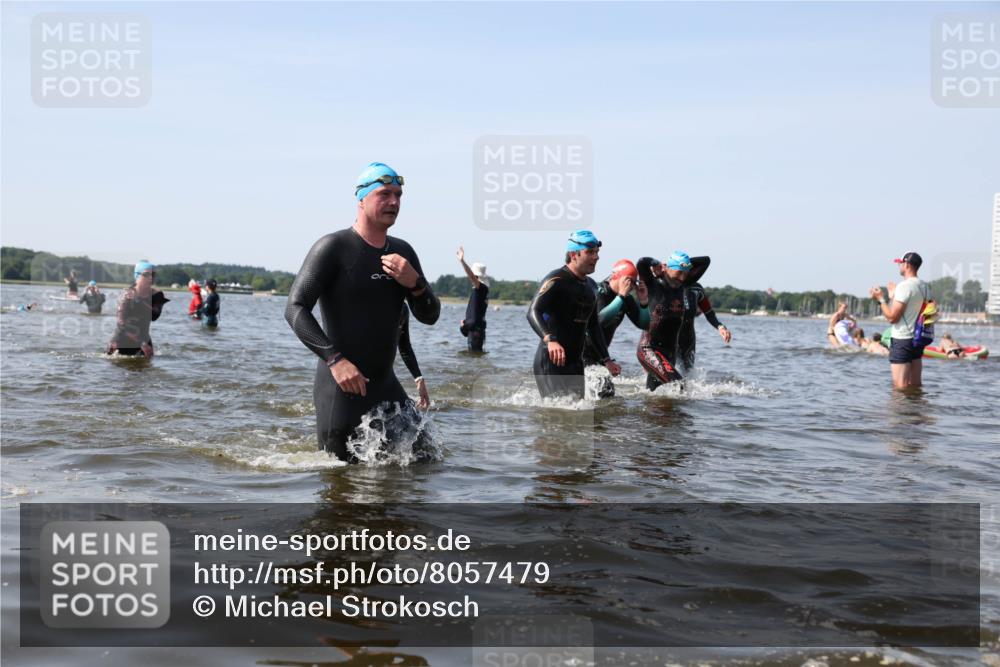 22.06.2025 - Viking Triathlon Michael Strokosch http://msf.ph/oto/8057479 22.06.2025 10:35:34 Schwimmen 20, 47, 62, 107, 127, 134, 154, 320, 395, 415, 482, 602 meine-sportfotos.de