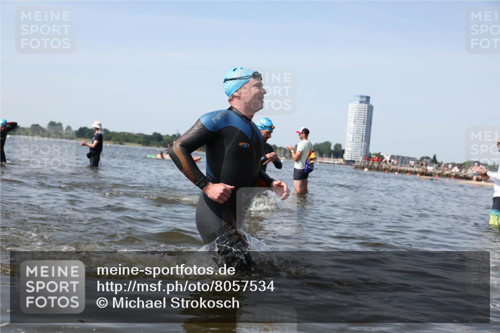 22.06.2025 - Viking Triathlon Michael Strokosch http://msf.ph/oto/8057534 22.06.2025 10:35:54 Schwimmen 19, 265, 313, 377, 448, 552, 636 meine-sportfotos.de