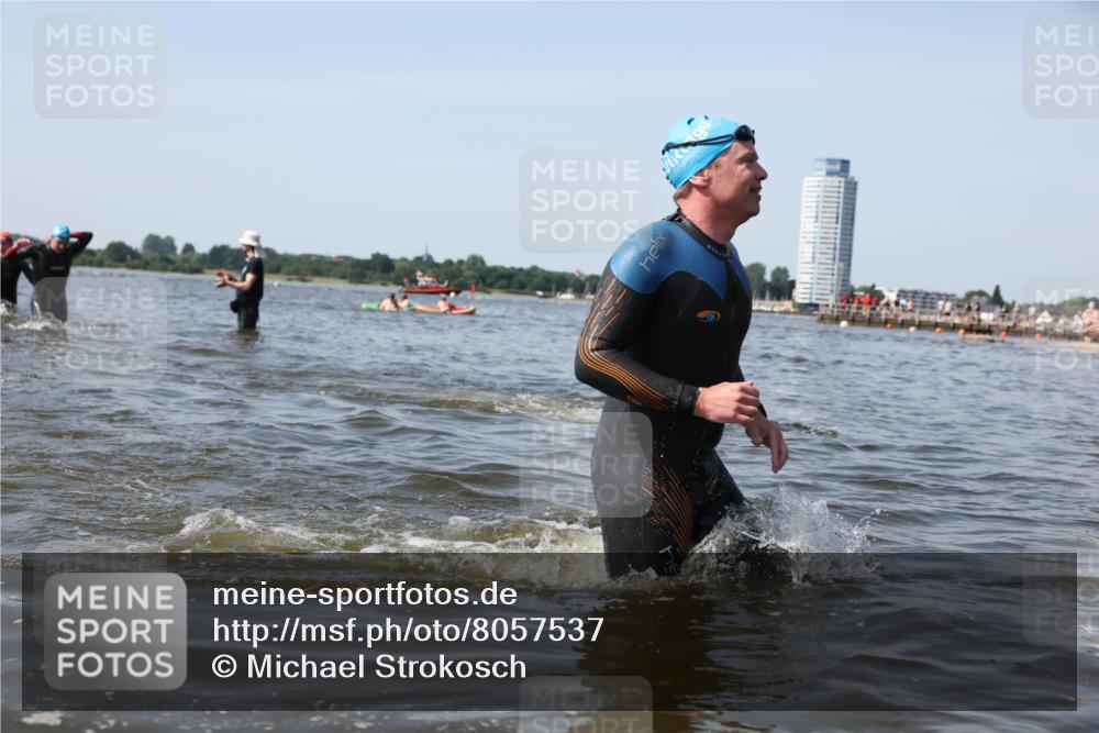 22.06.2025 - Viking Triathlon Michael Strokosch http://msf.ph/oto/8057537 22.06.2025 10:35:54 Schwimmen 19, 265, 313, 377, 448, 552, 636 meine-sportfotos.de