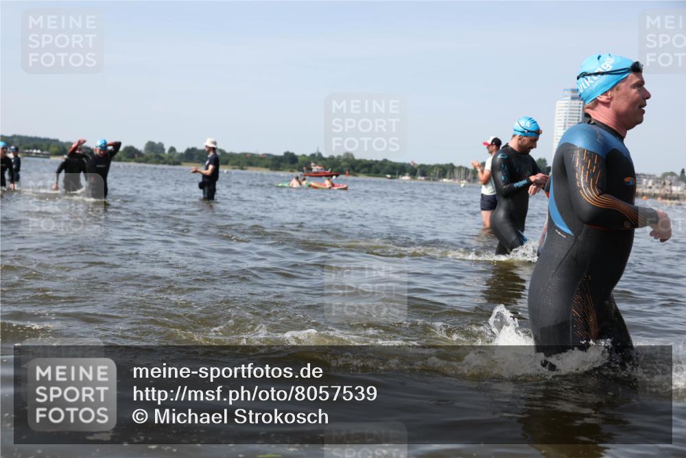 22.06.2025 - Viking Triathlon Michael Strokosch http://msf.ph/oto/8057539 22.06.2025 10:35:54 Schwimmen 19, 265, 313, 377, 448, 552, 636 meine-sportfotos.de