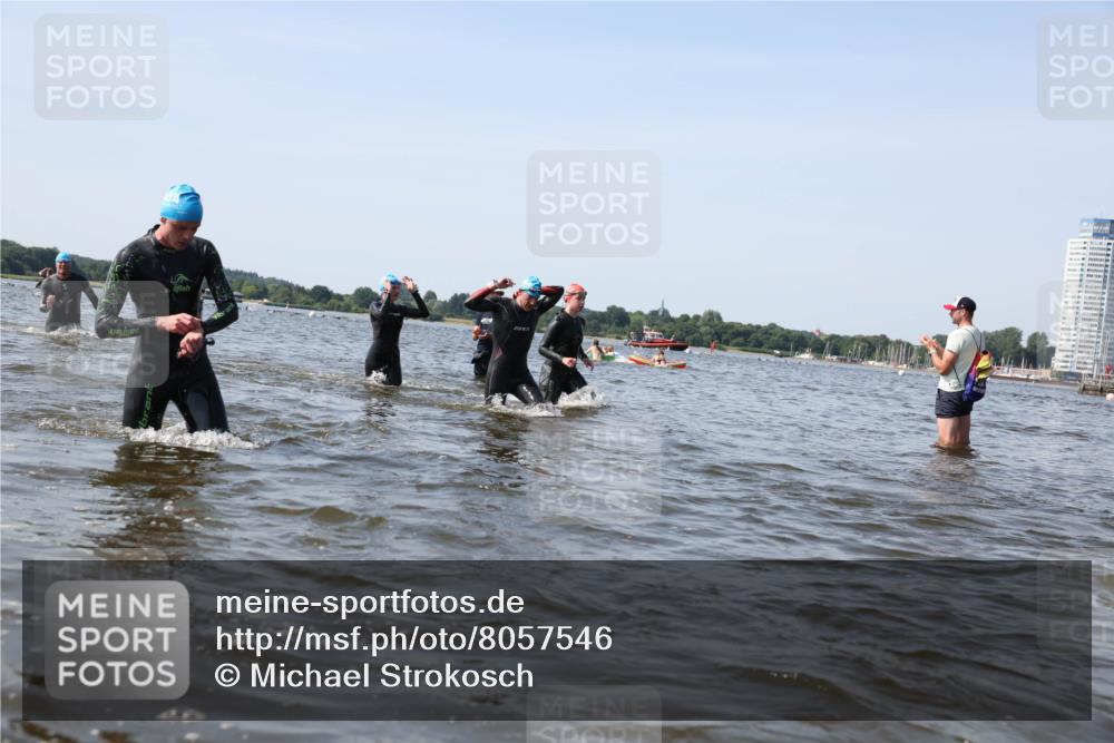 22.06.2025 - Viking Triathlon Michael Strokosch http://msf.ph/oto/8057546 22.06.2025 10:35:57 Schwimmen 19, 265, 313, 377, 448, 552, 636 meine-sportfotos.de