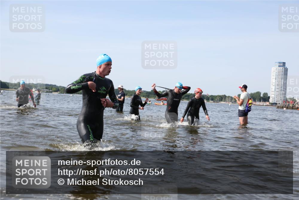 22.06.2025 - Viking Triathlon Michael Strokosch http://msf.ph/oto/8057554 22.06.2025 10:35:59 Schwimmen 19, 265, 313, 377, 448, 552, 636 meine-sportfotos.de