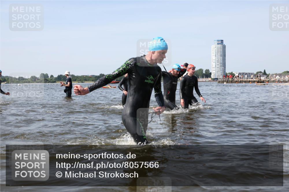 22.06.2025 - Viking Triathlon Michael Strokosch http://msf.ph/oto/8057566 22.06.2025 10:36:00 Schwimmen 19, 265, 313, 377, 448, 552, 636 meine-sportfotos.de