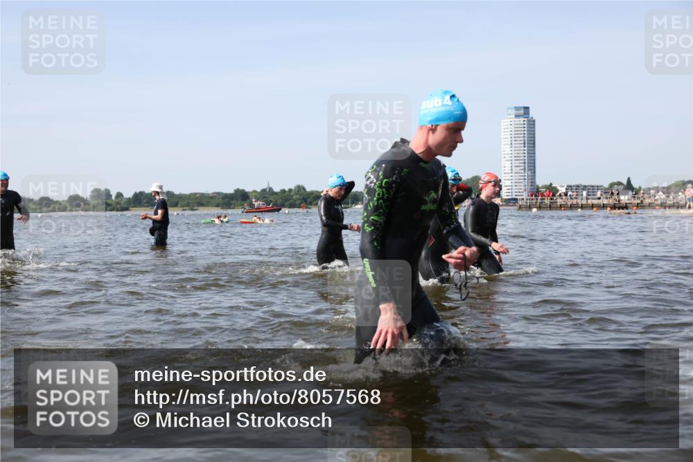 22.06.2025 - Viking Triathlon Michael Strokosch http://msf.ph/oto/8057568 22.06.2025 10:36:01 Schwimmen 19, 265, 313, 377, 448, 552, 636 meine-sportfotos.de