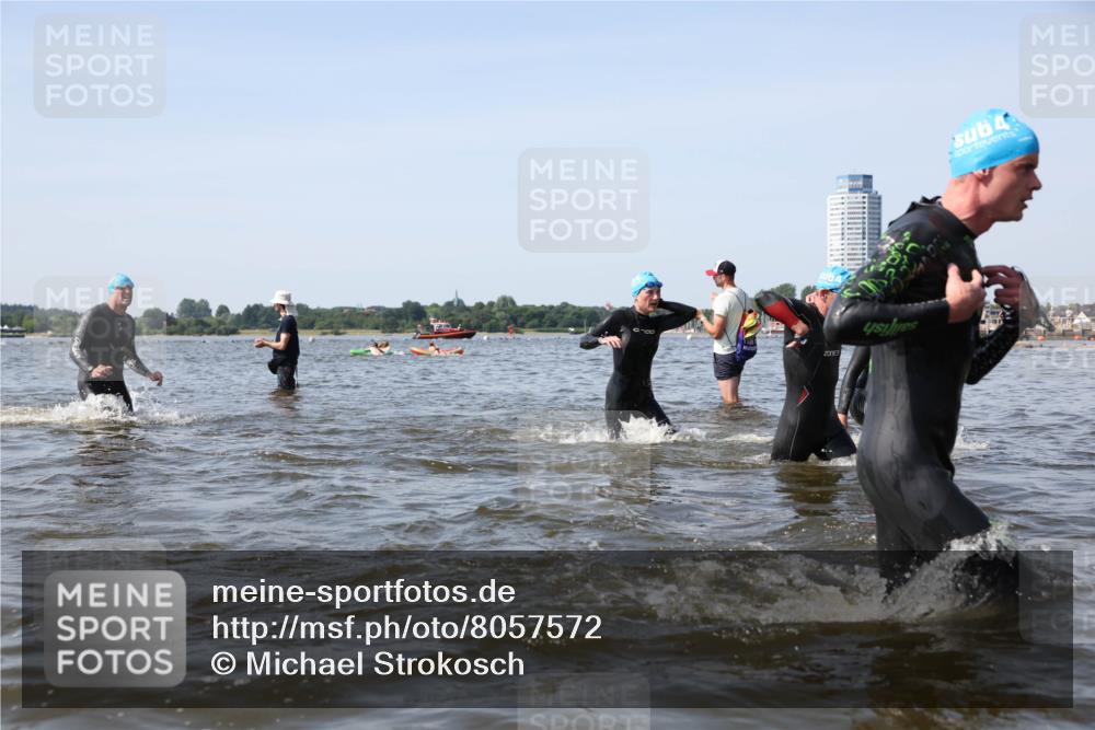 22.06.2025 - Viking Triathlon Michael Strokosch http://msf.ph/oto/8057572 22.06.2025 10:36:01 Schwimmen 19, 265, 313, 377, 448, 552, 636 meine-sportfotos.de