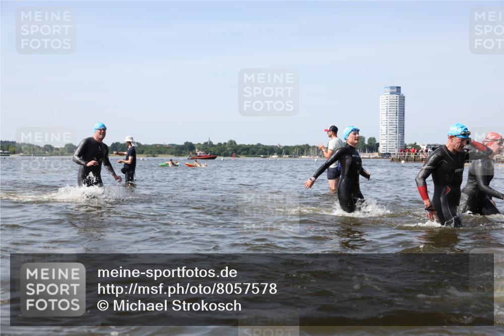 22.06.2025 - Viking Triathlon Michael Strokosch http://msf.ph/oto/8057578 22.06.2025 10:36:02 Schwimmen 19, 265, 313, 377, 448, 552, 636 meine-sportfotos.de