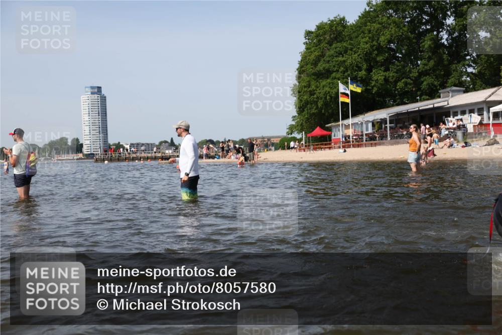 22.06.2025 - Viking Triathlon Michael Strokosch http://msf.ph/oto/8057580 22.06.2025 10:38:41 Schwimmen 22, 85, 135, 156, 164, 211, 215, 315, 327, 419, 601, 603, 659 meine-sportfotos.de