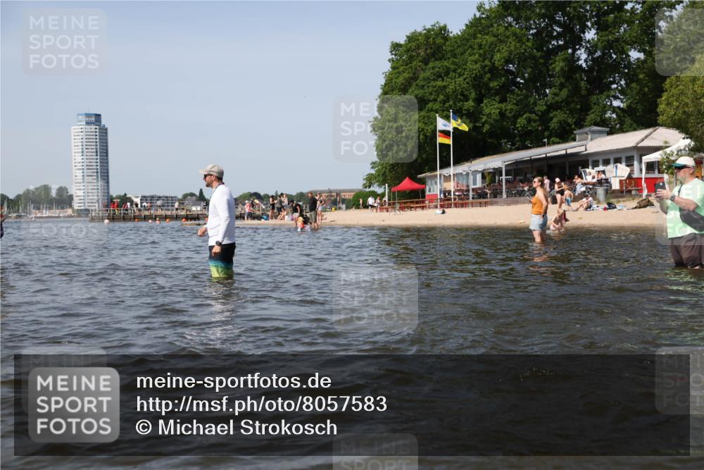 22.06.2025 - Viking Triathlon Michael Strokosch http://msf.ph/oto/8057583 22.06.2025 10:38:41 Schwimmen 22, 85, 135, 156, 164, 211, 215, 315, 327, 419, 601, 603, 659 meine-sportfotos.de