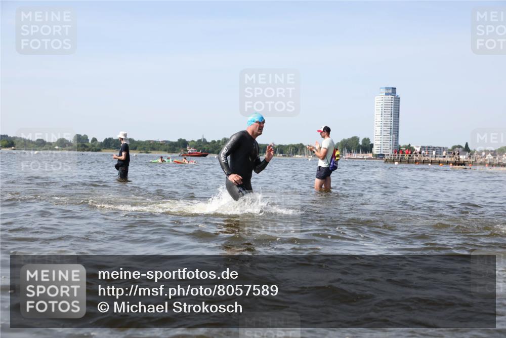 22.06.2025 - Viking Triathlon Michael Strokosch http://msf.ph/oto/8057589 22.06.2025 10:36:04 Schwimmen 19, 265, 313, 377, 448, 636 meine-sportfotos.de