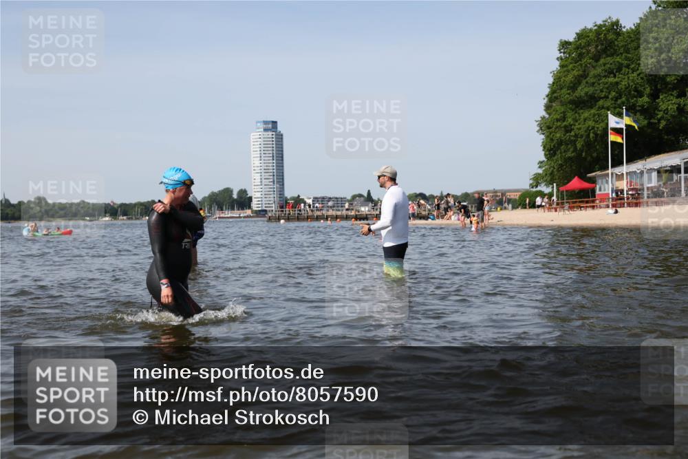 22.06.2025 - Viking Triathlon Michael Strokosch http://msf.ph/oto/8057590 22.06.2025 10:38:42 Schwimmen 22, 85, 135, 156, 164, 211, 215, 315, 327, 336, 419, 601, 659 meine-sportfotos.de