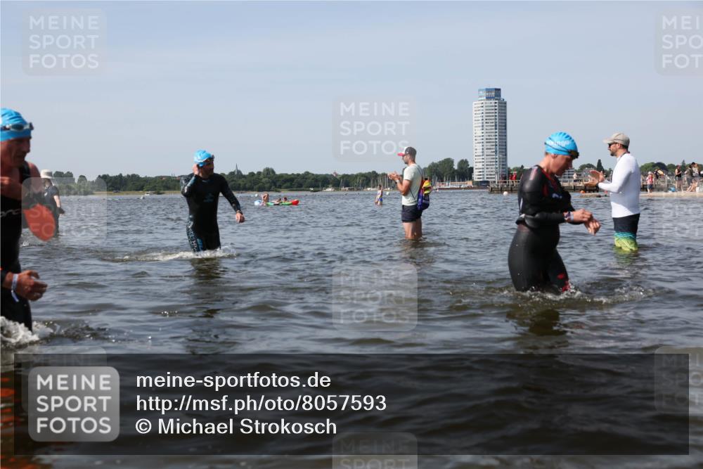 22.06.2025 - Viking Triathlon Michael Strokosch http://msf.ph/oto/8057593 22.06.2025 10:38:43 Schwimmen 22, 85, 135, 156, 164, 211, 215, 315, 327, 336, 601, 659 meine-sportfotos.de